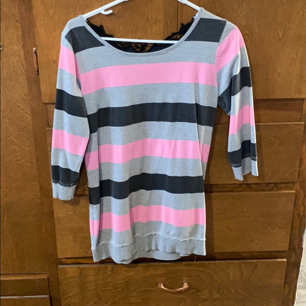 Women’s three quarter sleeve top